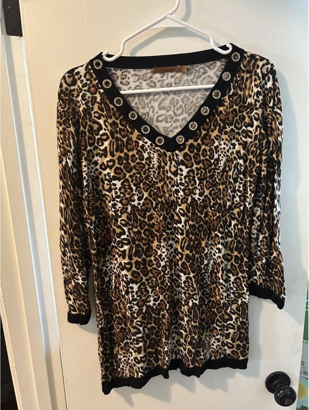 Belldini Leopard print tunic top with black trim and grommet details, size XL